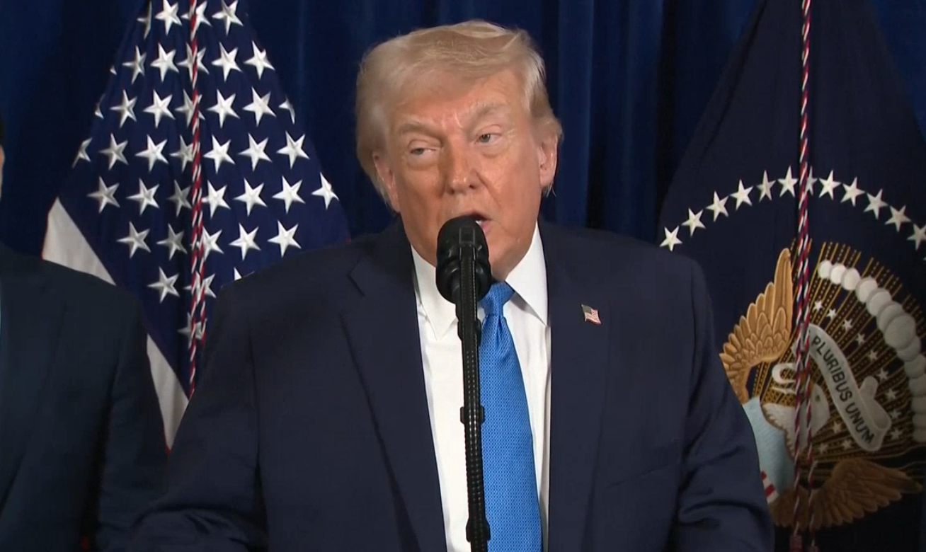 Trump anuncia tarifa de 25% a “qualquer país” que faça negócios com Irã