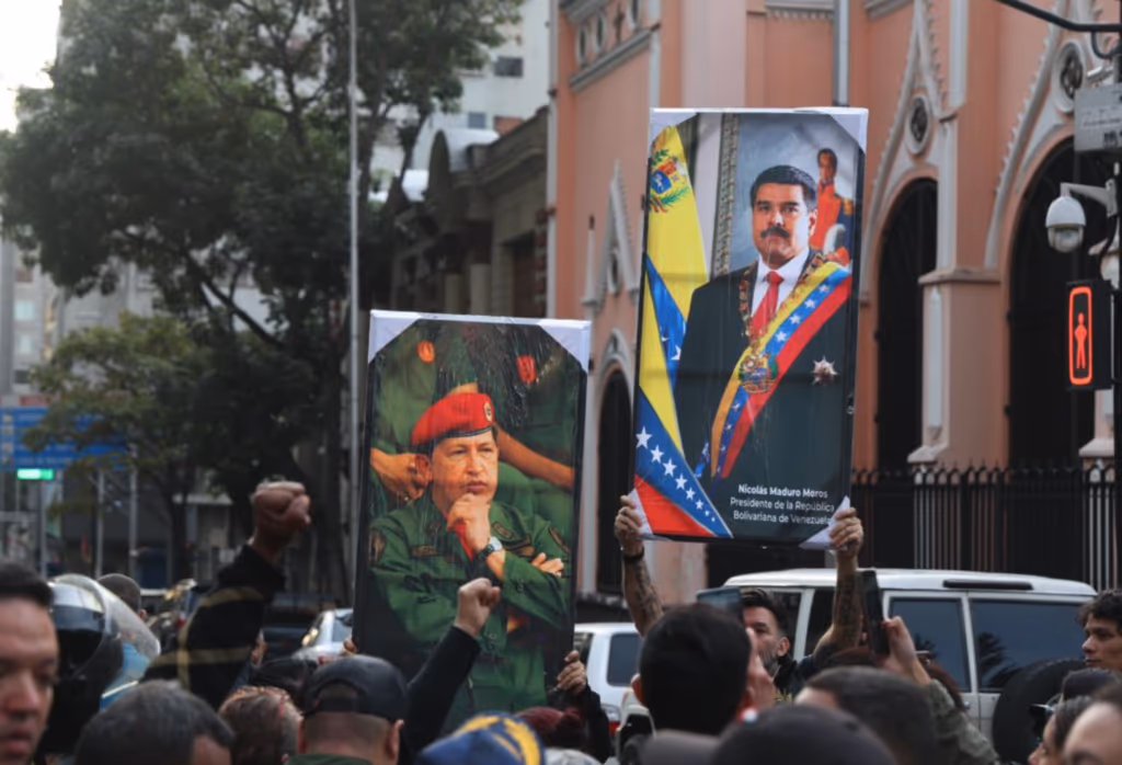 TV estatal venezuelana exibe atos contra captura de Maduro