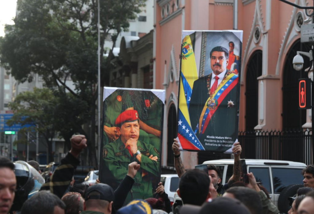 TV estatal venezuelana exibe atos contra captura de Maduro