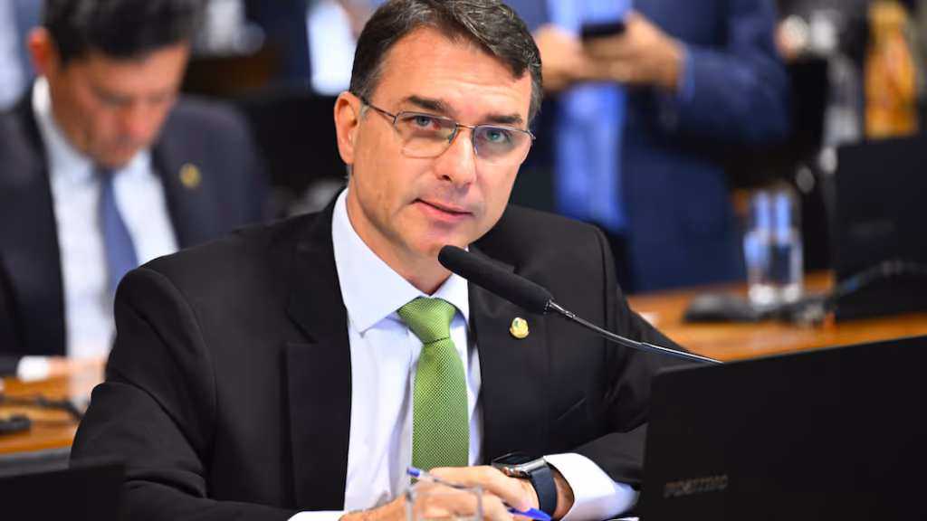 Crusoé: Flávio lidera nas redes, enquanto Caiado avança