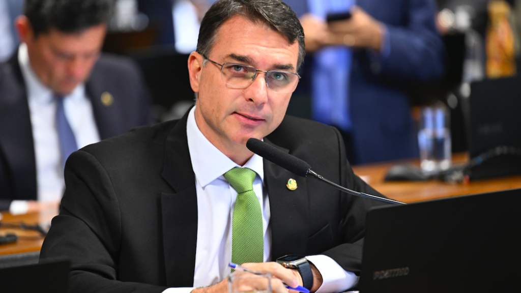 Crusoé: Flávio lidera nas redes, enquanto Caiado avança