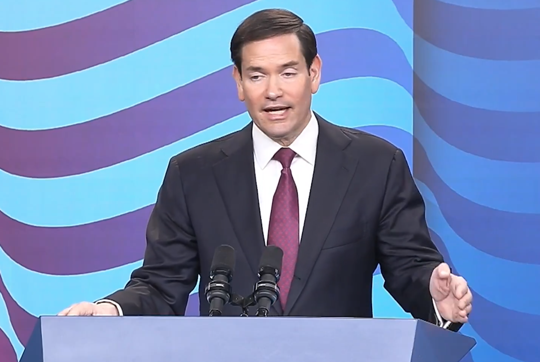 Marco Rubio: “EUA apoiam o bravo povo do Irã”