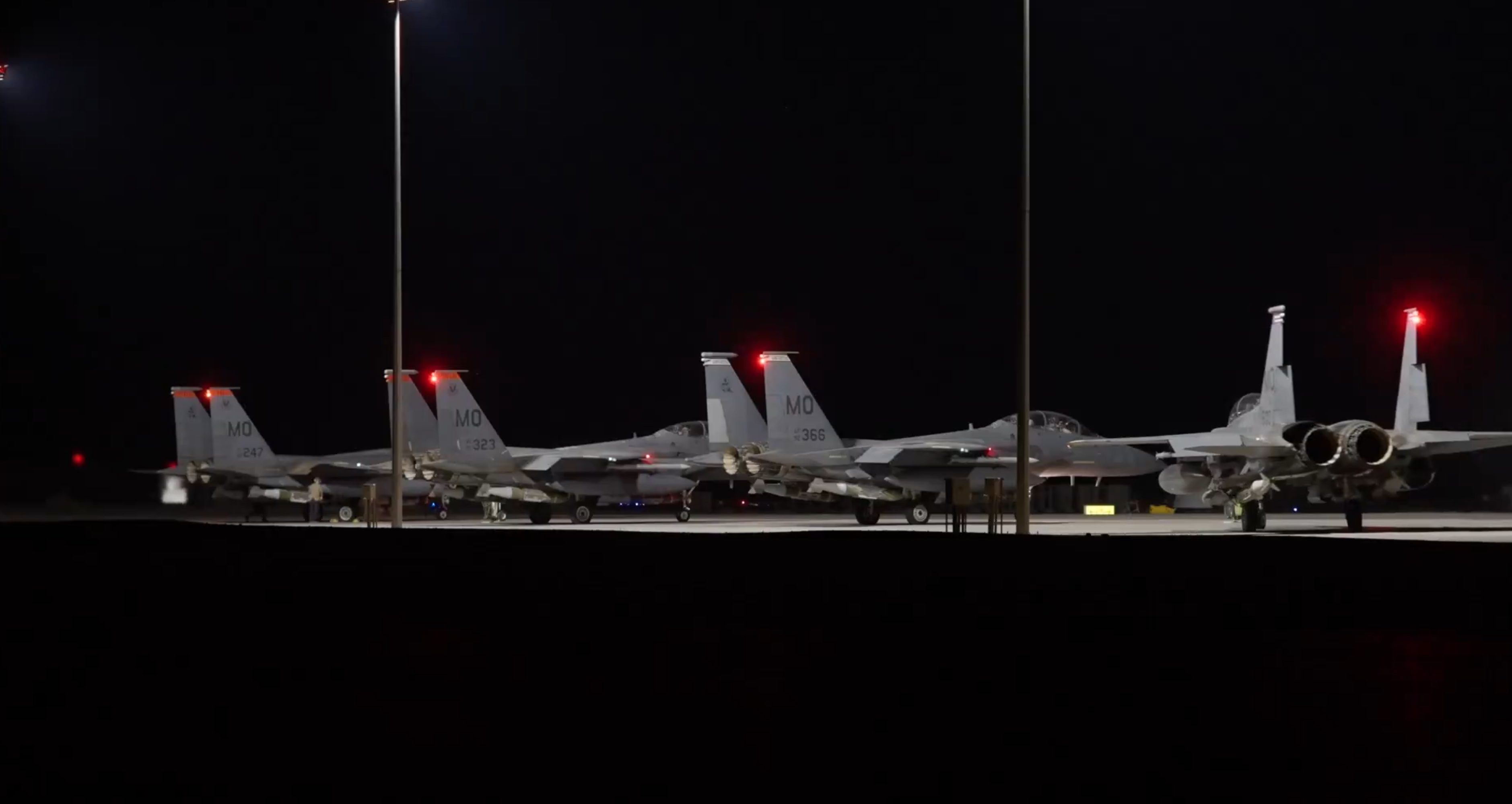 EUA lançam ataques em larga escala contra Estado Islâmico na Síria