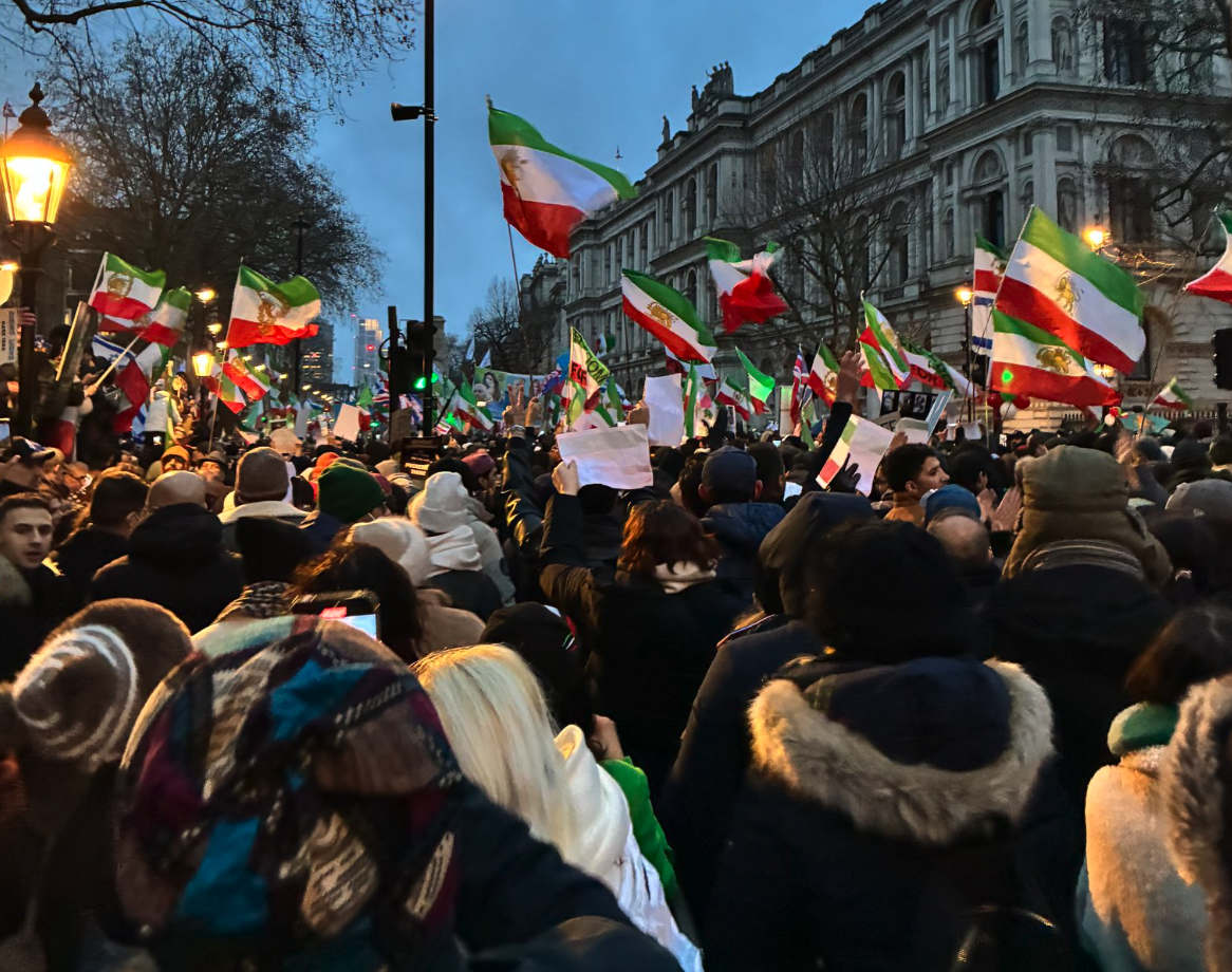 Europeus vão às ruas em apoio a protestos contra regime no Irã