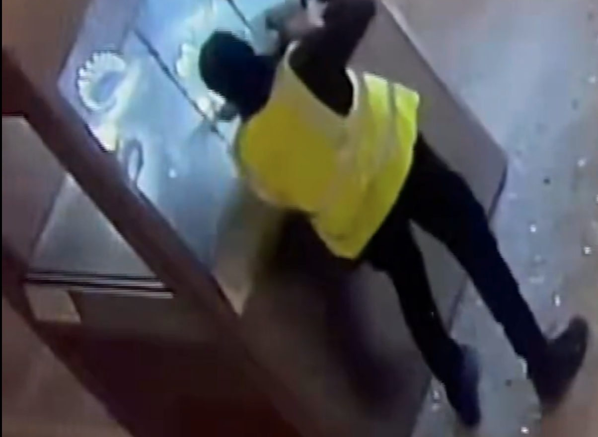 Vídeo inédito mostra roubo de joias no Museu do Louvre