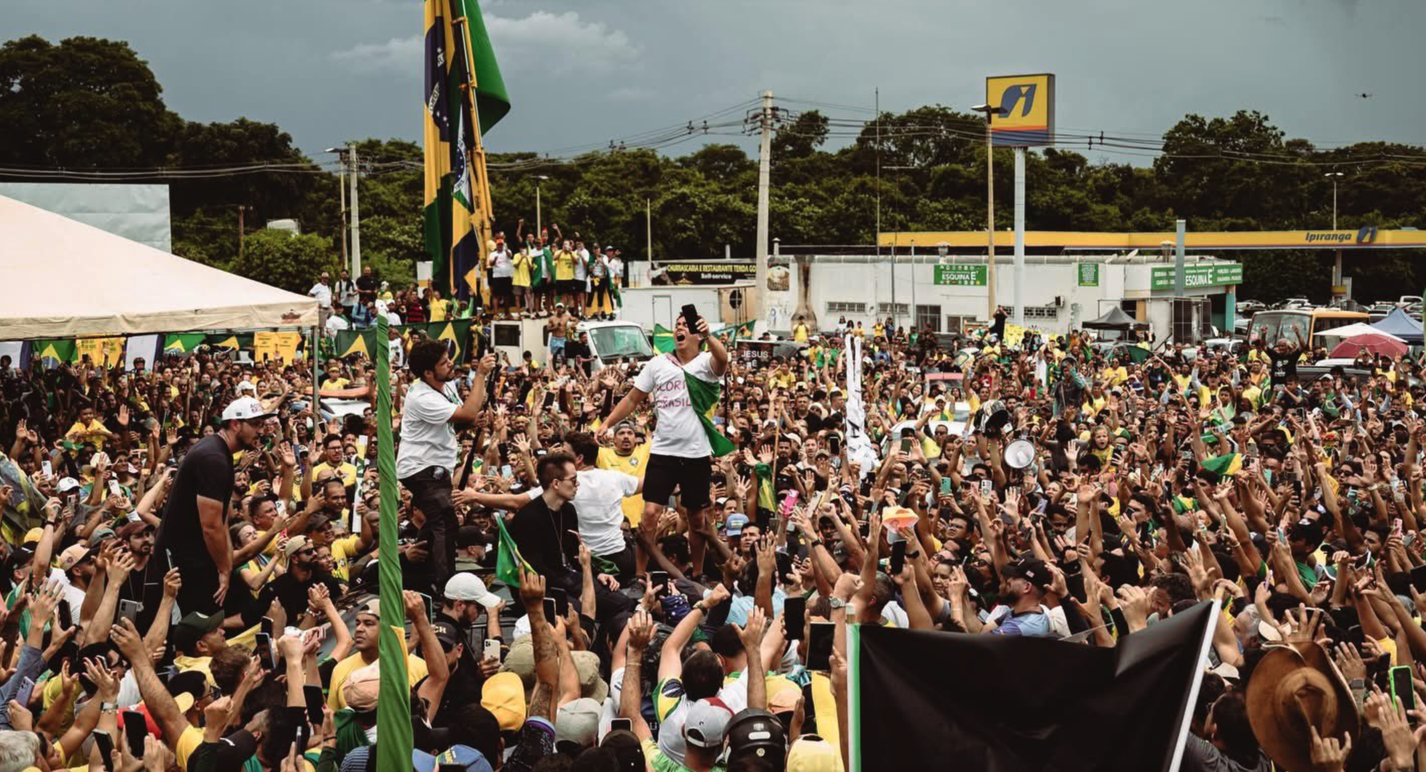 Nikolas encerra caminhada em Brasília com ato em apoio a Bolsonaro