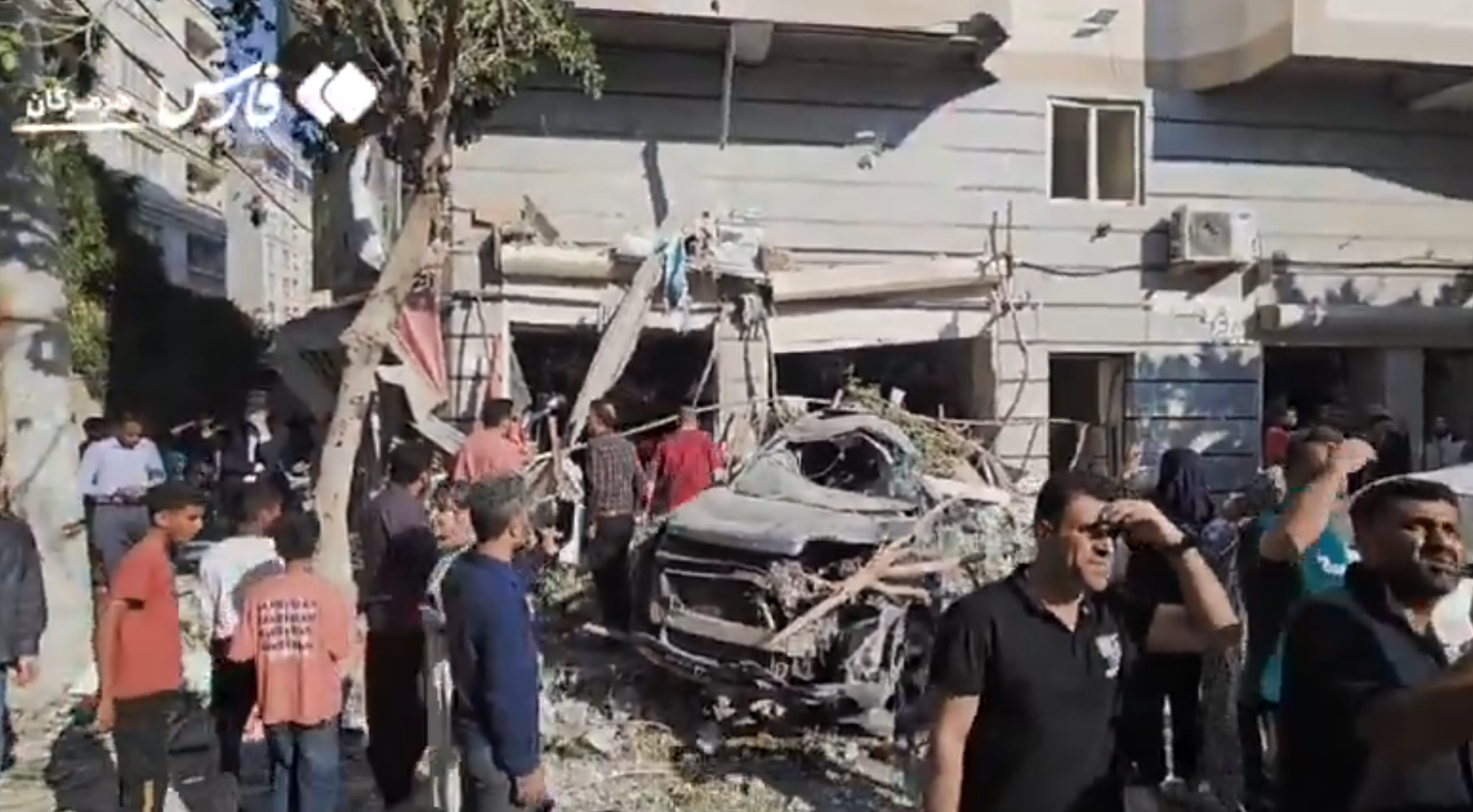 Explosão atinge prédio em cidade portuária no Irã