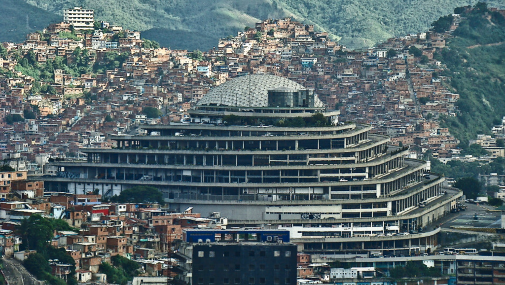 Crusoé: As cicatrizes do Helicoide