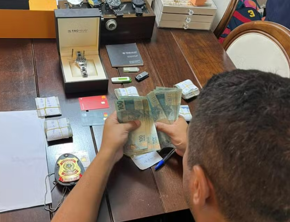 PF apreende carros de luxo e bens de diretores da Rioprevidência