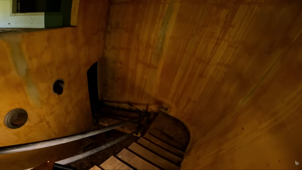 Mansão de luxo é abandonada no meio da floresta