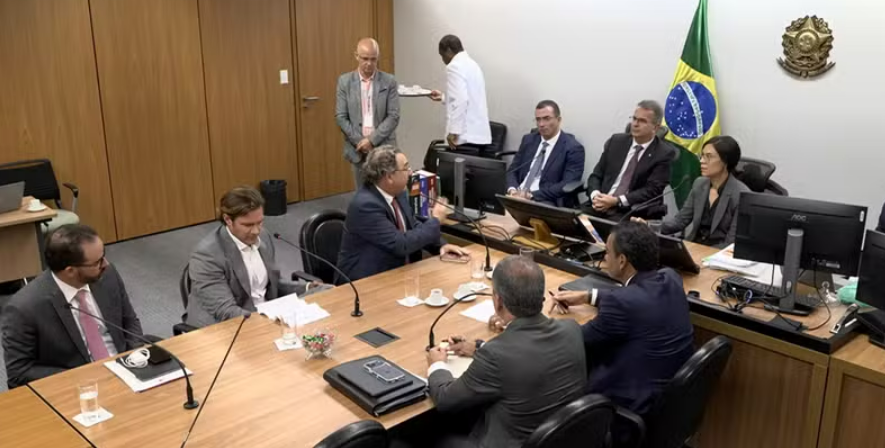 Defesa de Vorcaro negou acesso ao celular durante acareação