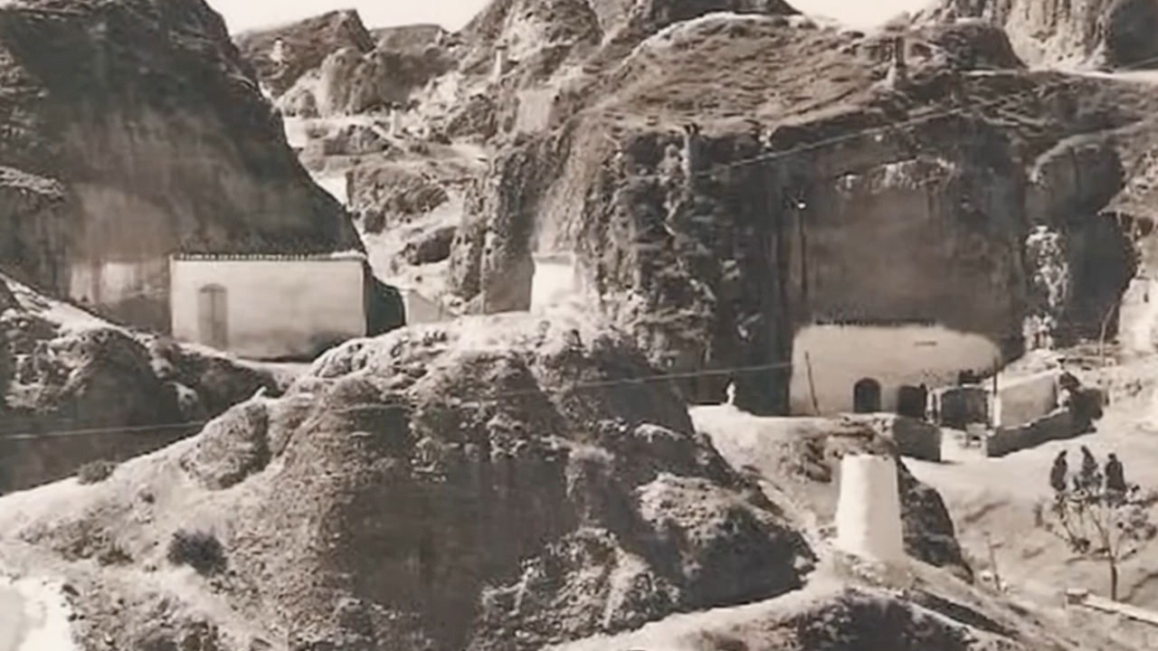 A cidade espanhola onde 2.000 pessoas moram debaixo da terra