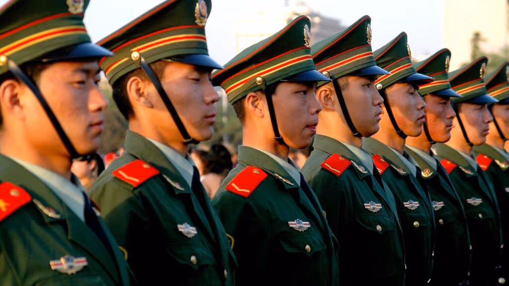 China lança exército gigantesco e exibe ao mundo desfiles militares monumentais