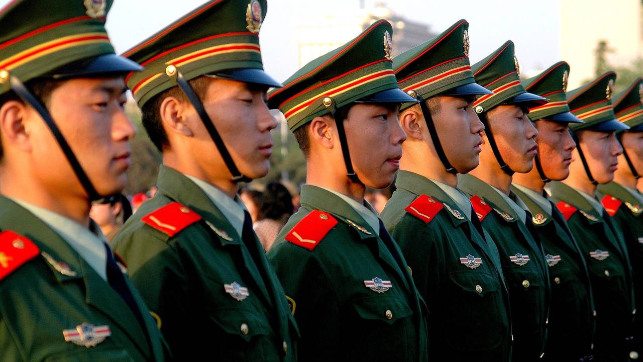 China lança exército gigantesco e exibe ao mundo desfiles militares monumentais