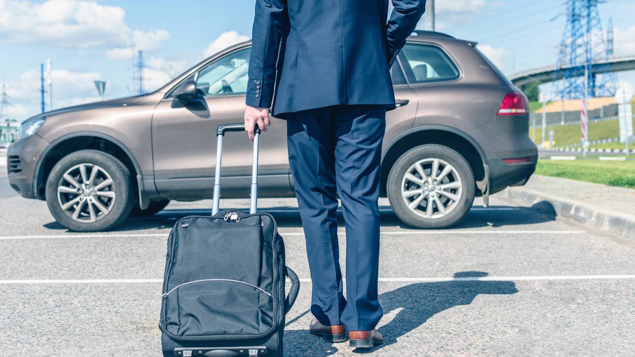 Conselho decide bloquear o estacionamento de turistas perto do aeroporto