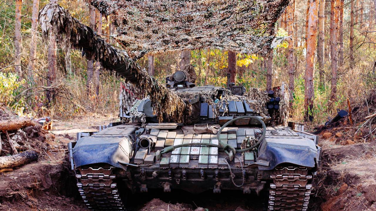 De IA embarcada a blindagens inteligentes, veja quais tanques dominam os campos de batalha em 2026 e como estão mudando o equilíbrio militar global