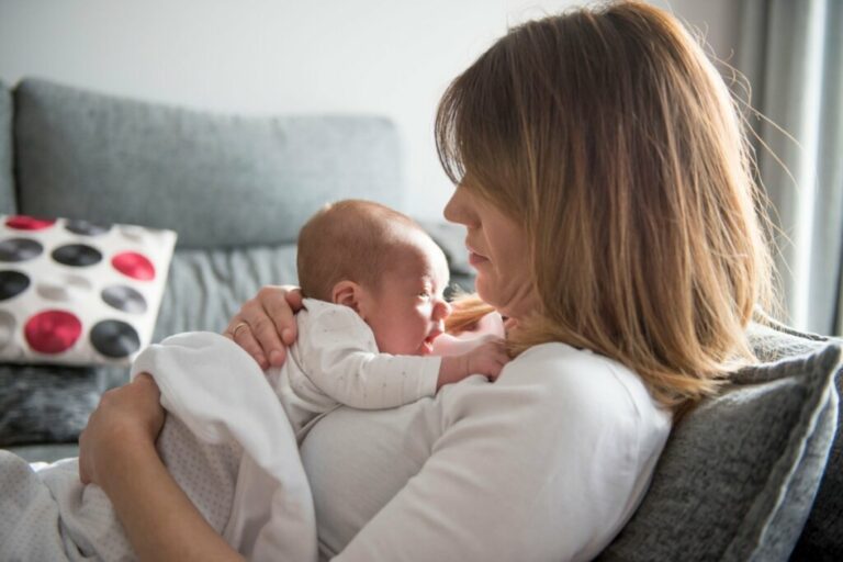 Psicologia puerperal: entenda a importância do apoio emocional no pós-parto