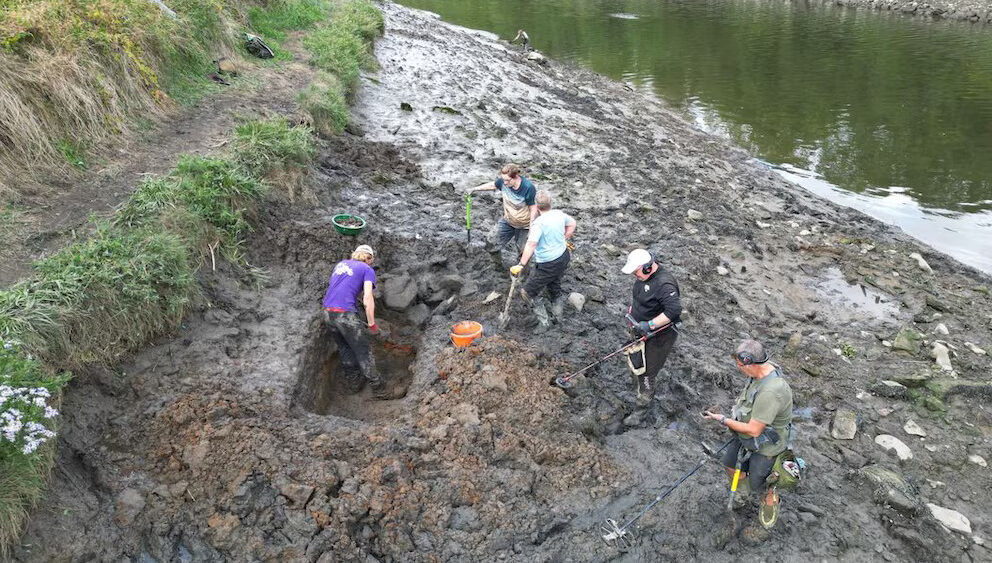 Descoberta de mais de 800 pedras de afiar romanas no norte da Inglaterra intriga a arqueologia
