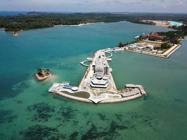Navio encalhado de 1914 virou o hotel mais improvável e fascinante da Ásia