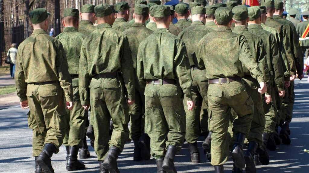 Escassez de combatentes leva exército a analisar possibilidade de recrutar filhos de trabalhadores estrangeiros