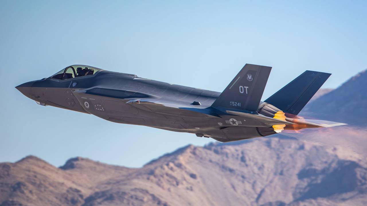 País europeu quebra monopólio dos EUA no treinamento de pilotos de caça F-35
