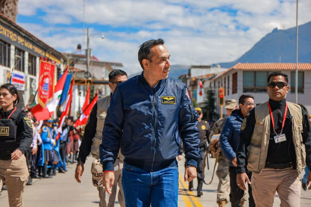 Presidente peruano é investigado por tráfico de influência