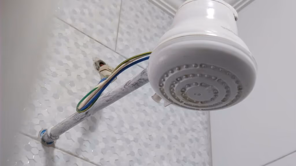 Garota australiana de 14 anos inventa o Aqua Loop: chuveiro recicla a água antes que ela chegue quente