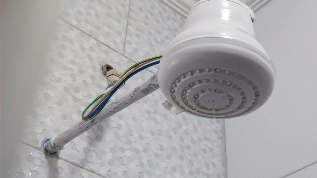 Garota australiana de 14 anos inventa o Aqua Loop: chuveiro recicla a água antes que ela chegue quente