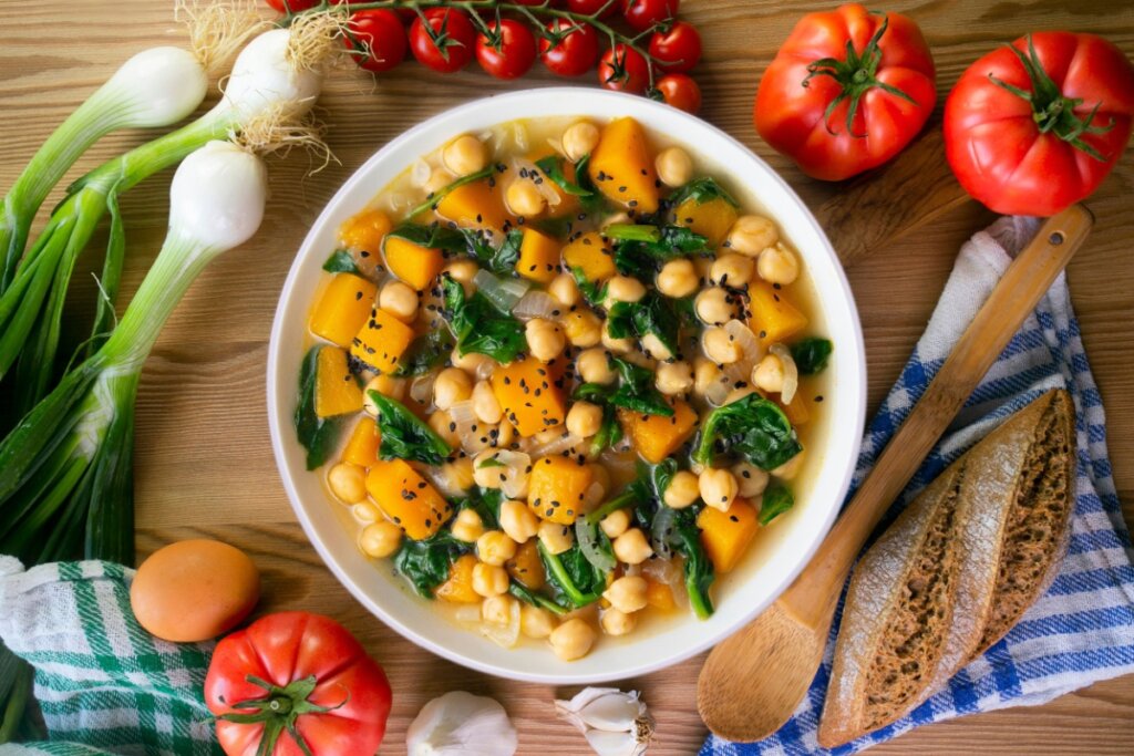 Almoço proteico: 5 receitas leves com proteínas magras