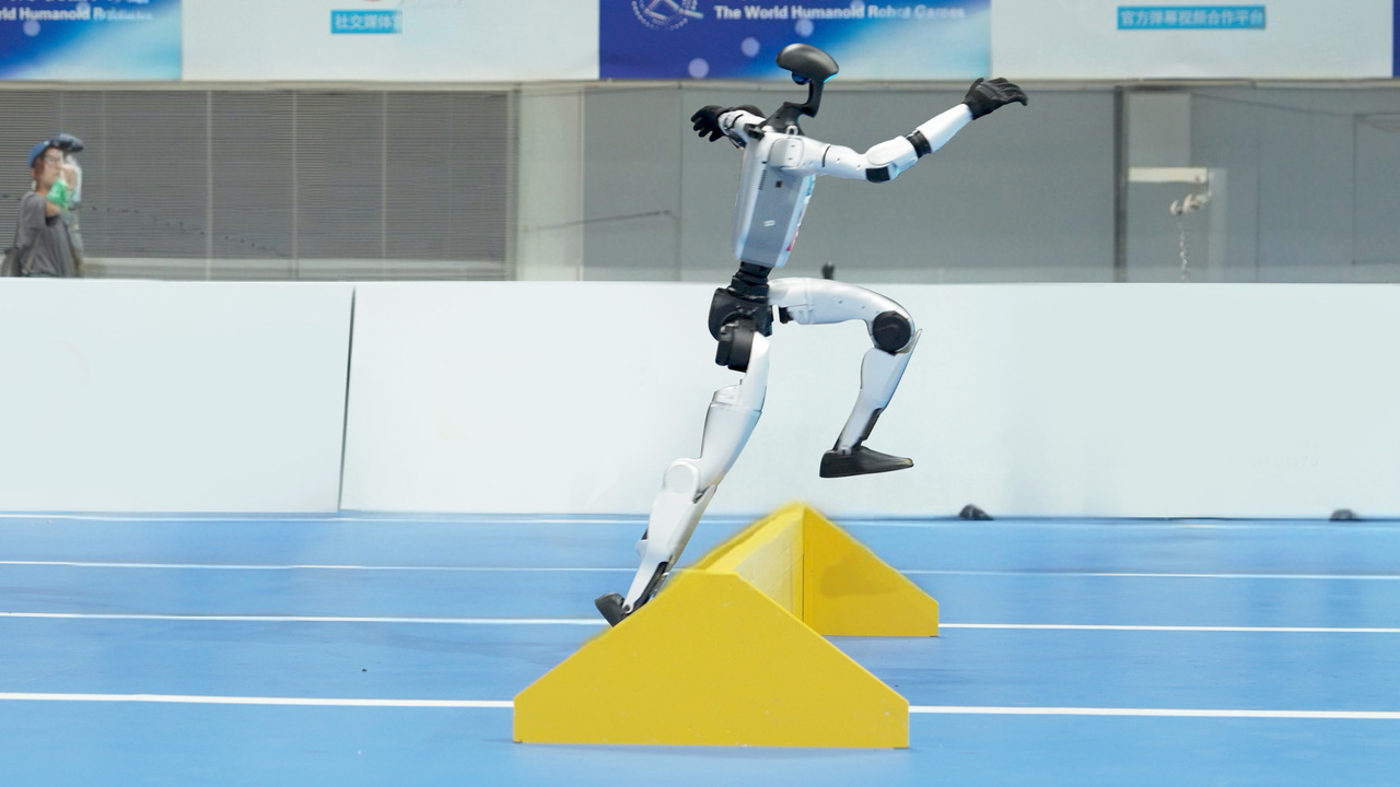 Robô Humanoide da Unitree agride seu próprio operador