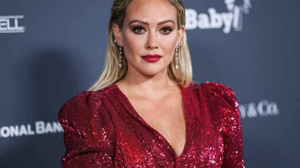 Hilary Duff quebra o silêncio sobre polêmica das “mães” de Hollywood