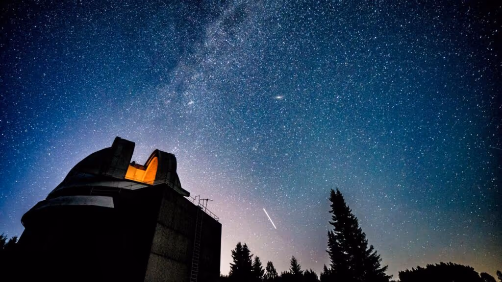 Homem de 35 anos é o único habitante de um observatório mítico abandonado no meio da estepe patagônica: “Eu entrei em autoexílio”