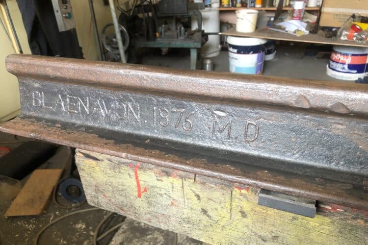 Homem descobre uma ferrovia histórica durante obras na Inland Rail