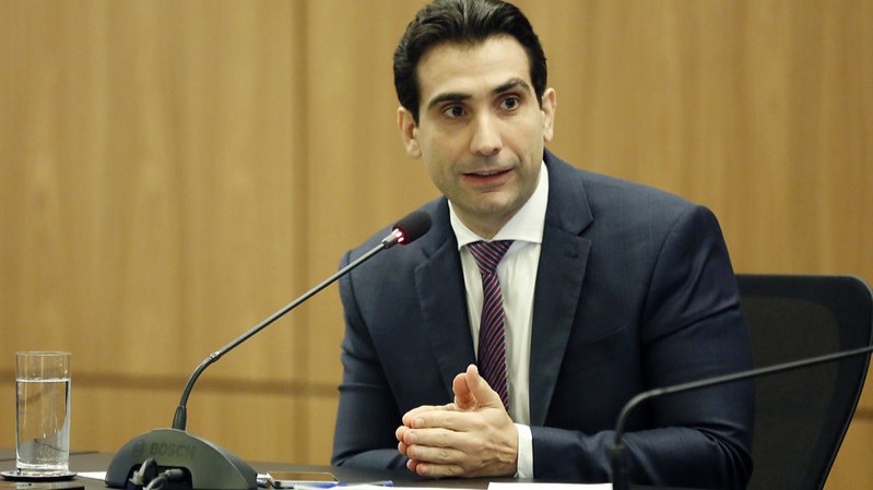 Brasil e EUA devem manter taxas de juros inalteradas