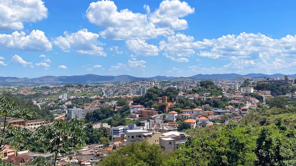 A Cidade de Ferro que une tecnologia de ponta e a qualidade de vida do interior mineiro