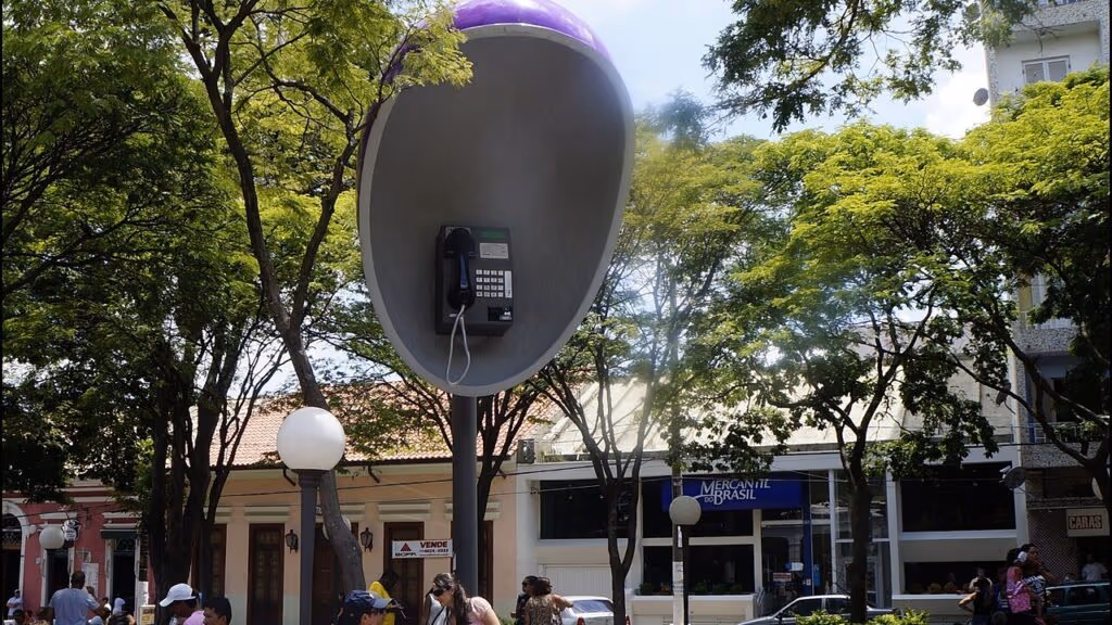 A cidade a 100 km de São Paulo onde a República nasceu e o exagero virou atração turística para todas as famílias