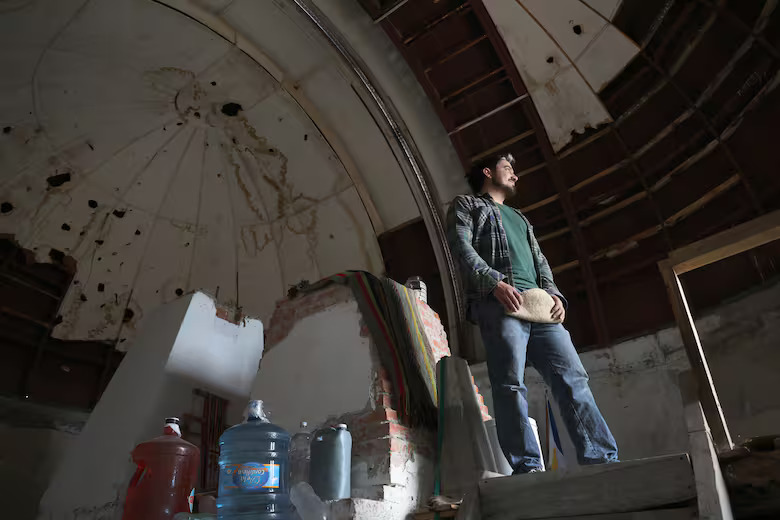 Homem de 35 anos é o único habitante de um observatório mítico abandonado no meio da estepe patagônica Eu entrei em autoexílio