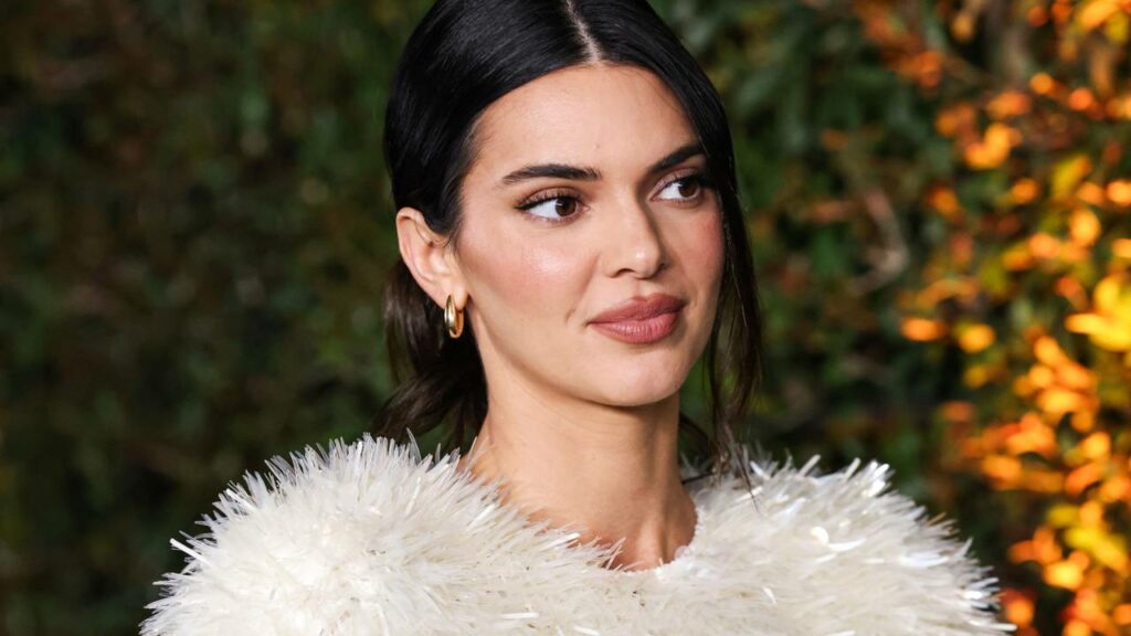 Kendall Jenner faz revelação sobre cirurgias plásticas