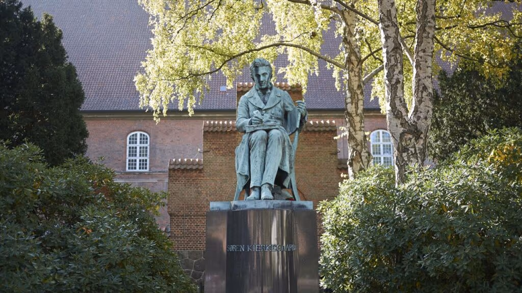 Kierkegaard já tinha avisado como a era da comparação tornou sua ansiedade pior