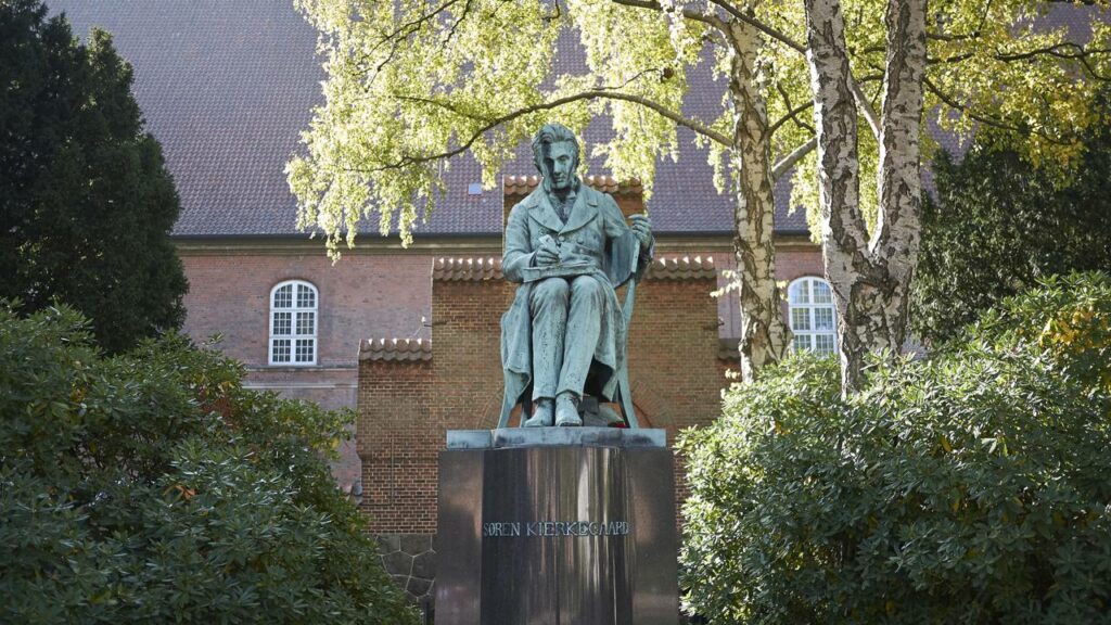 Kierkegaard já tinha avisado como a era da comparação tornou sua ansiedade pior