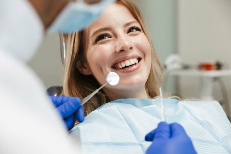 Hipersensibilidade nos dentes: veja as causas e os cuidados para reduzir a dor