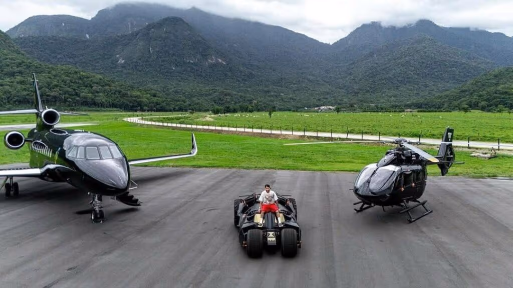 Neymar faz postagem junto a patrimônio milionário de jatinho, helicóptero e Batmóvel