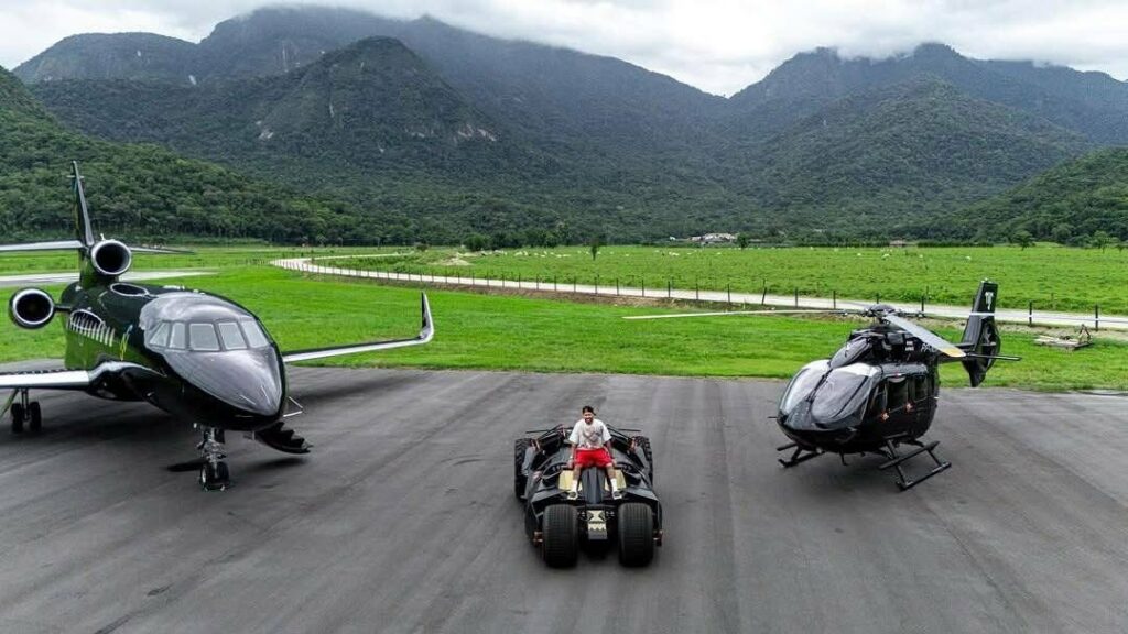 Neymar faz postagem junto a patrimônio milionário de jatinho, helicóptero e Batmóvel