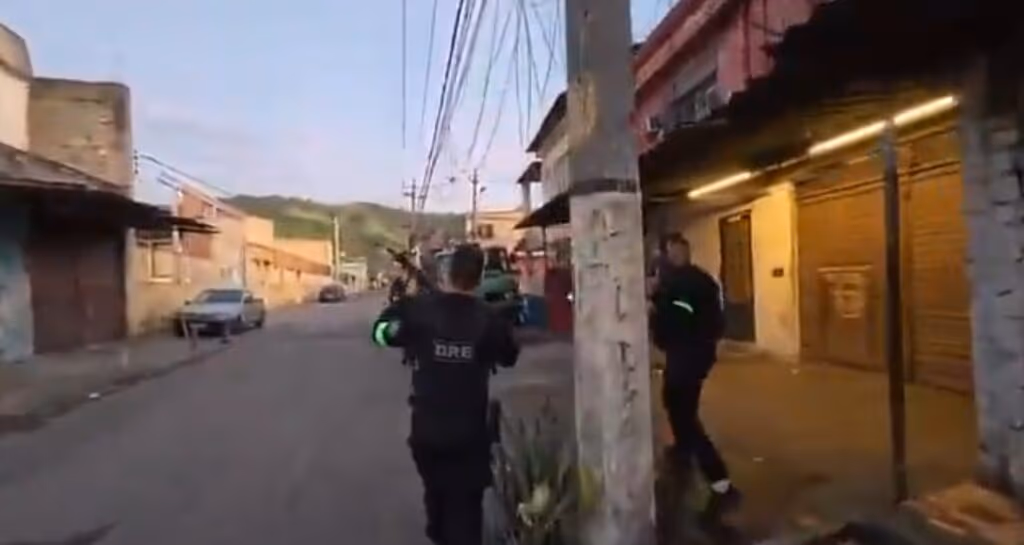 Polícia do RJ prende 8 em operação contra o CV na Vila Kennedy
