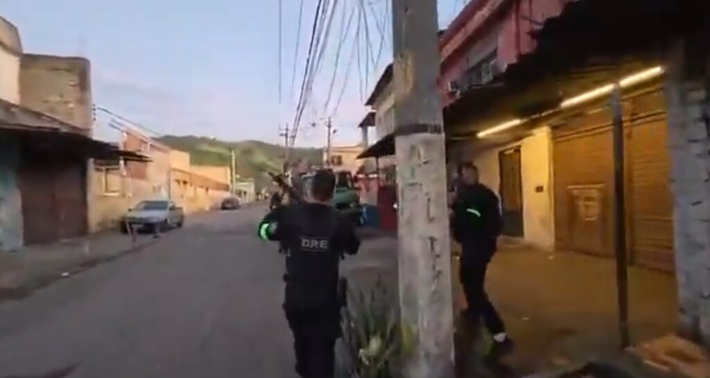 Polícia do RJ prende 8 em operação contra o CV na Vila Kennedy