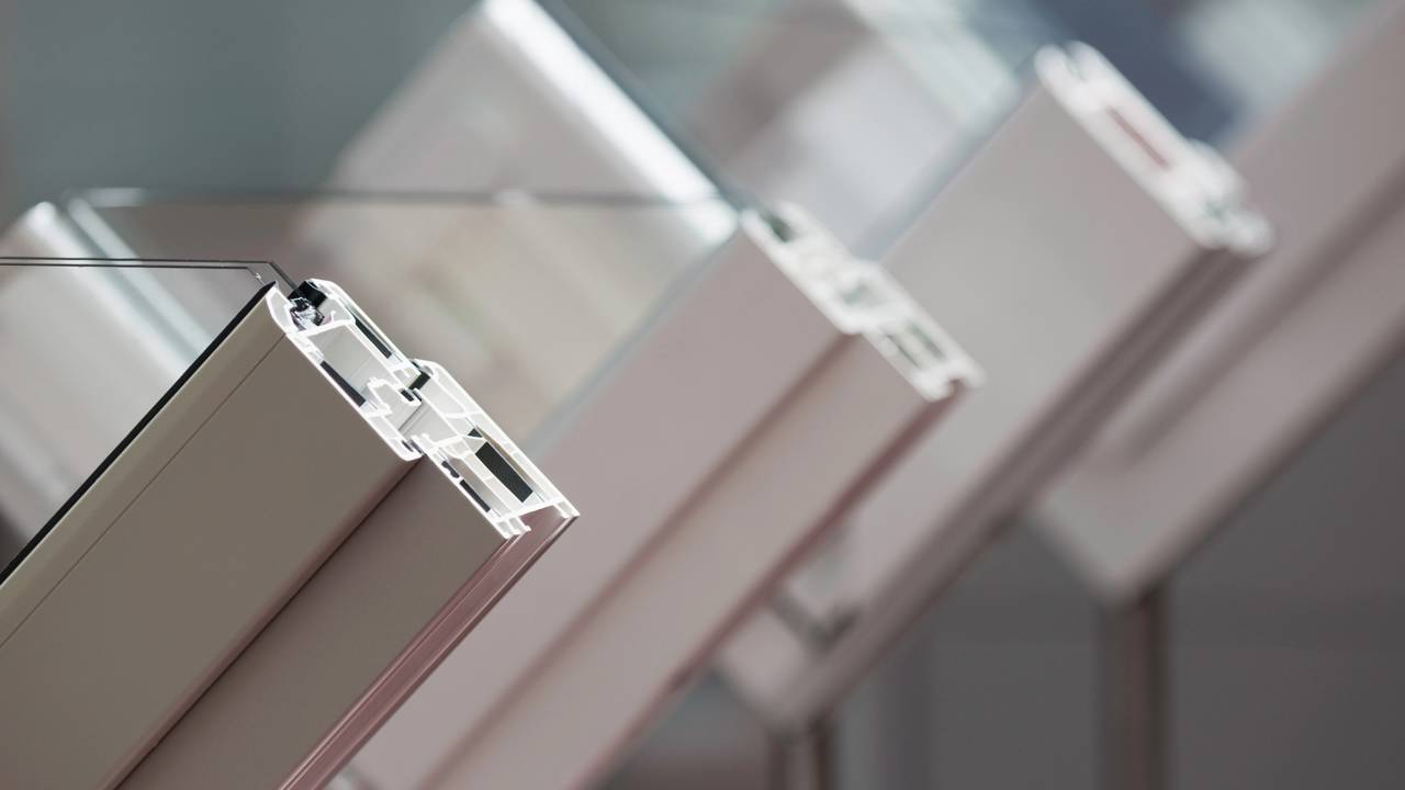 Esse teste mostrou como um teto de PVC mudou o clima de um cômodo em menos de 1 hora