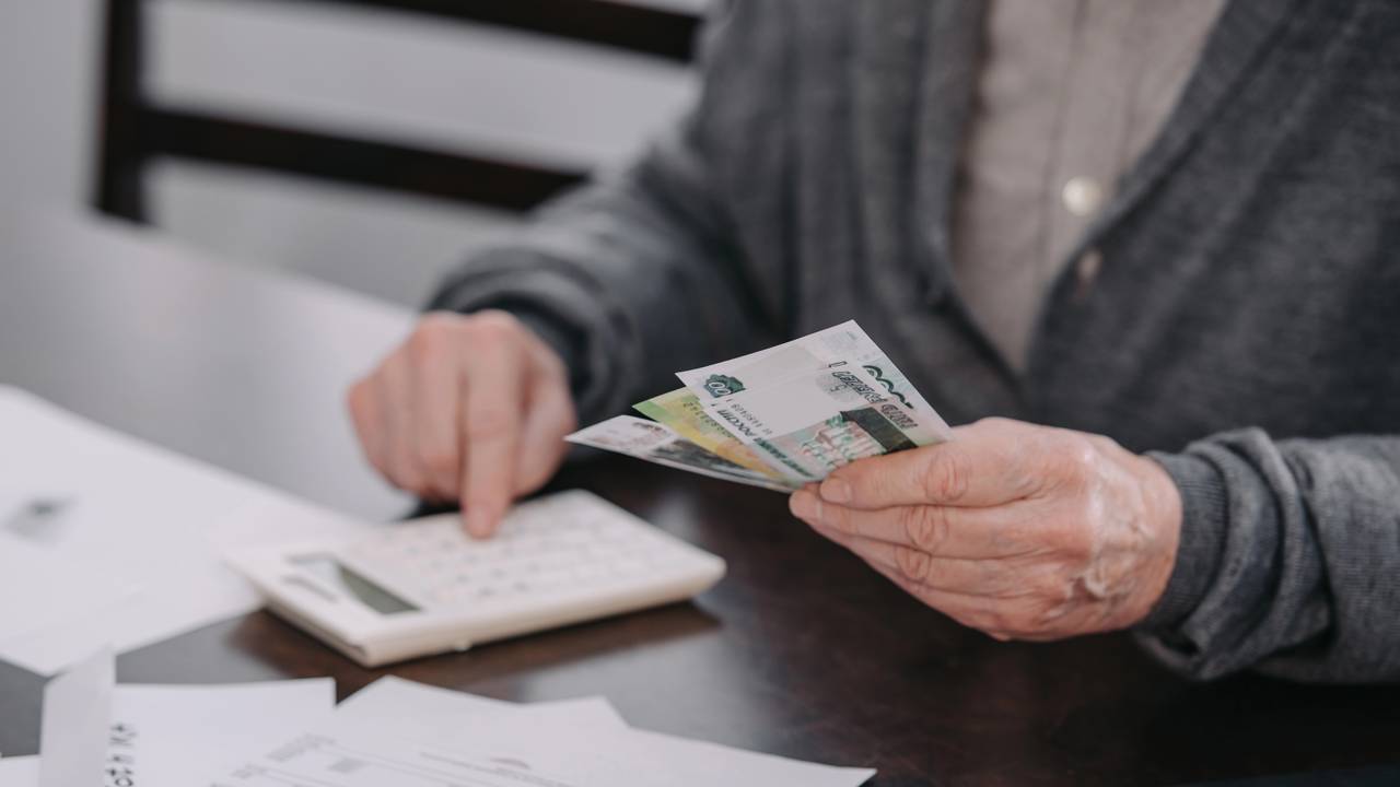 Quem tem 36 anos pode parar de trabalhar aos 45 graças a 4 hábitos simples e poderosos de construção de riqueza