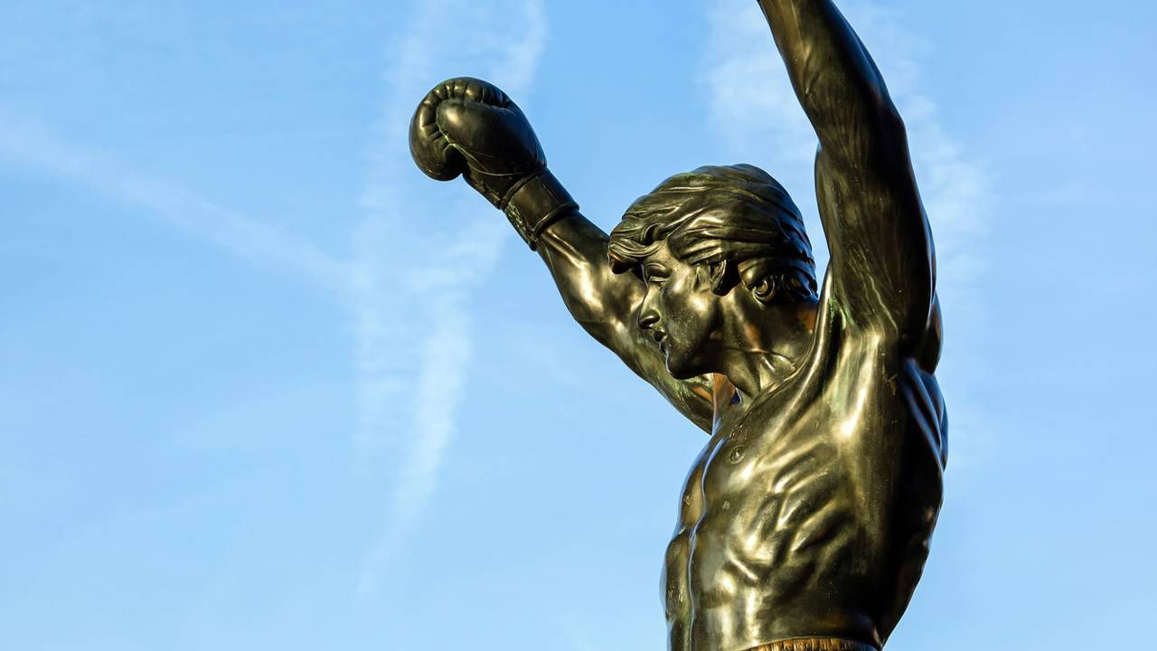 Frase do dia de Rocky Balboa: “Não se trata de quão forte você bate, mas de quanto você consegue apanhar e seguir em frente”