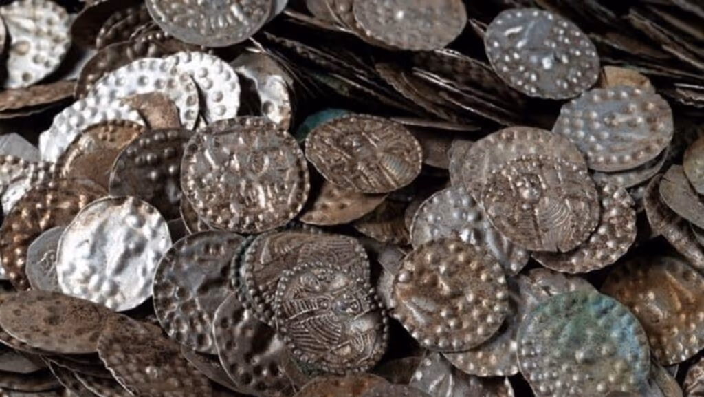 Tesouro de 20.000 moedas medievais revela a batalha pelo poder na Suécia