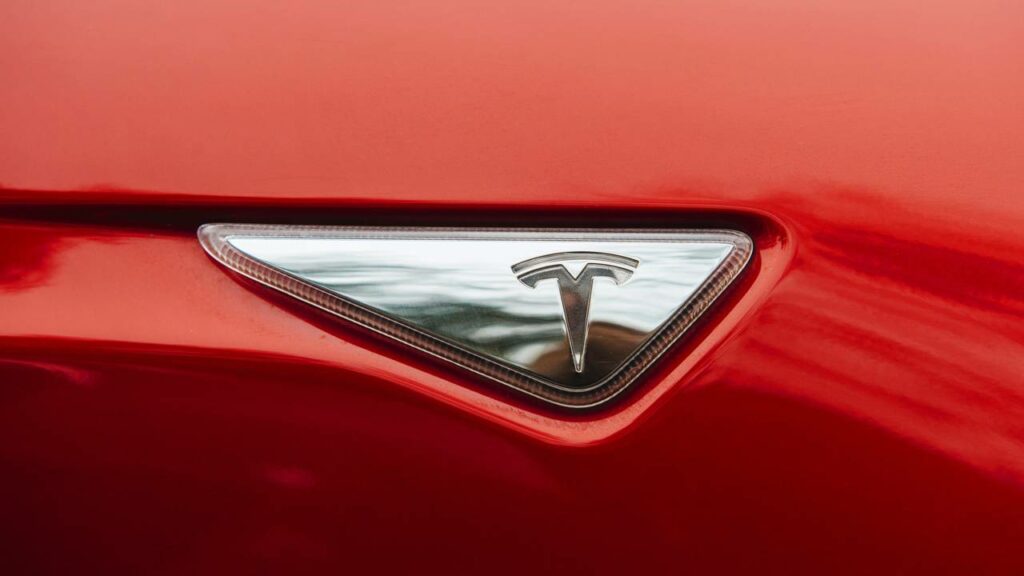 Como o Tesla Model X foi o primeiro SUV a ter um resultado perfeito em testes de batida
